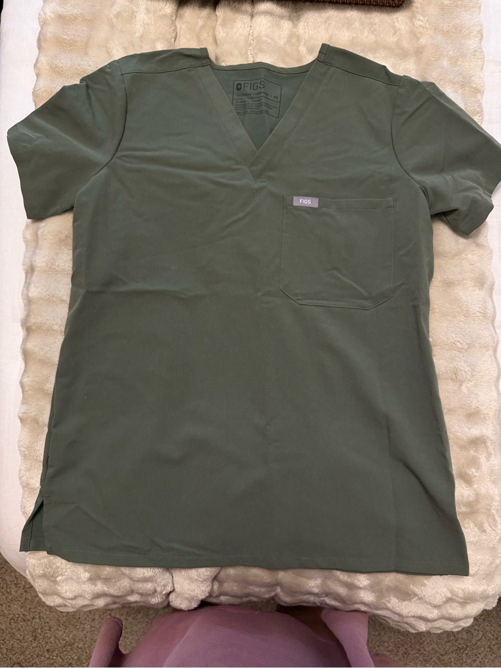 FIGS Women’s Catarina Scrub Top - Moss